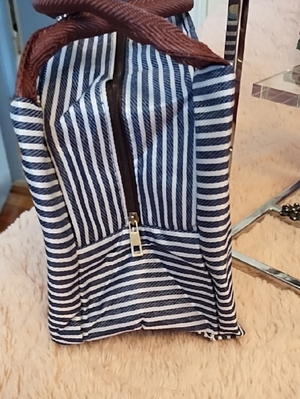 Hello Kitty Navy and White Striped Insulated Lunch Bag NWOT - Picture 3 of 10